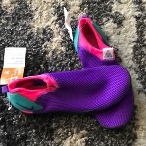 Nike girl water shoes
